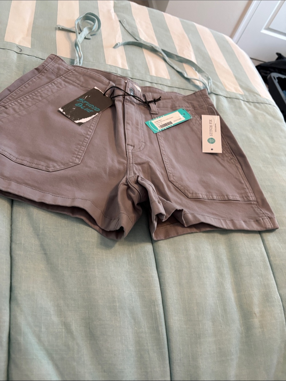 Studio blue Sophia mid rise utility Women's shorts - Gray/ maroon pants 21/2”in